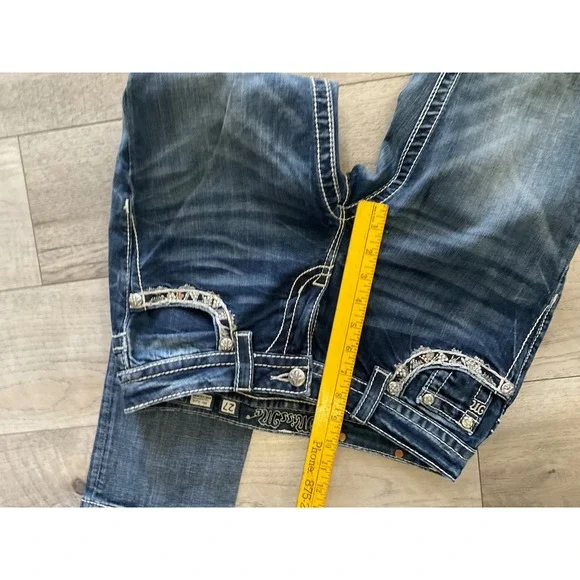 Miss Me Easy Cropped Mid Rise Jeans Dark Wash Embellished Size 27 Y2K Straight - Picture 6 of 13